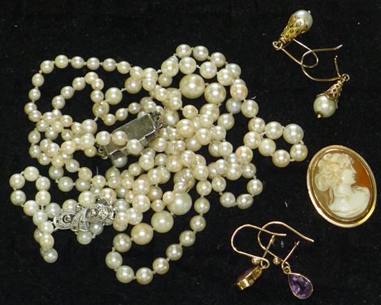 2 pearl necklaces, cameo brooch and 2 pairs of earrings